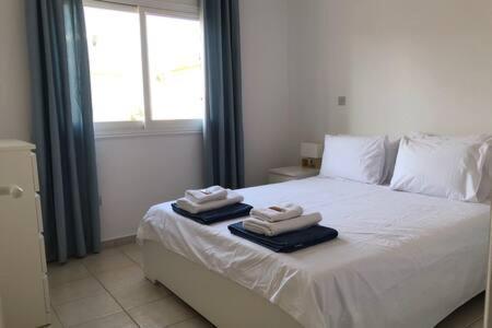 Limnaria - Luxurious, Spacious 3 Bed With Pool Views דירה Paphos