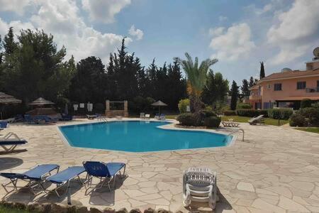 Limnaria - Luxurious, Spacious 3 Bed With Pool Views Apartament Paphos