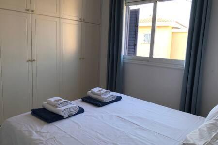 Limnaria - Luxurious, Spacious 3 Bed With Pool Views Пафос