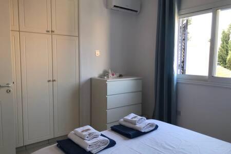 Limnaria - Luxurious, Spacious 3 Bed With Pool Views Апартаменти